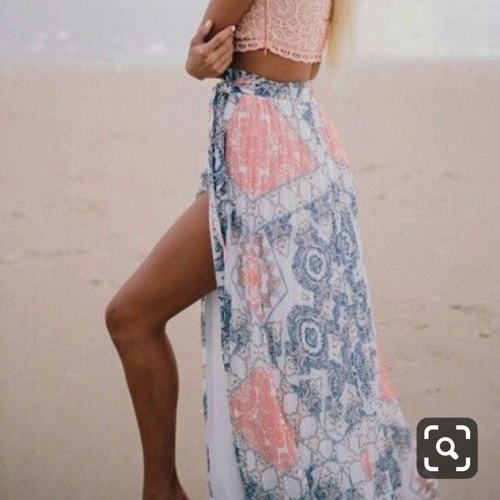 Maxi skirt with slit